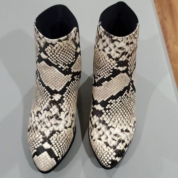 Spring snake skin design arch support zone heeled boots - Picture 2 of 4